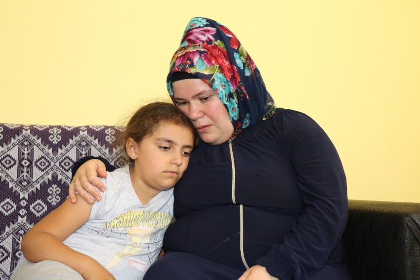Okula gidemeyen 8 yaşındaki Azeri kızı, yardım bekliyor