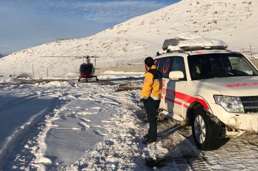 73 yaşındaki hasta ambulans helikopterle kurtarıldı