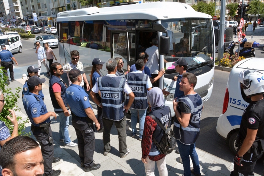 HDP’liler gözaltına alındı
