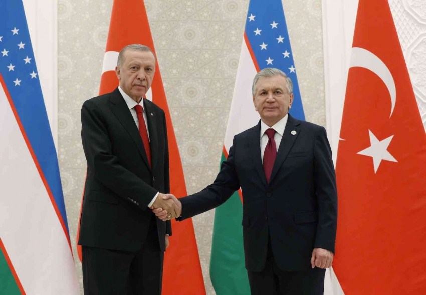 Erdoğan, Özbekistanlı mevkidaşı Mirziyoyev ile görüştü