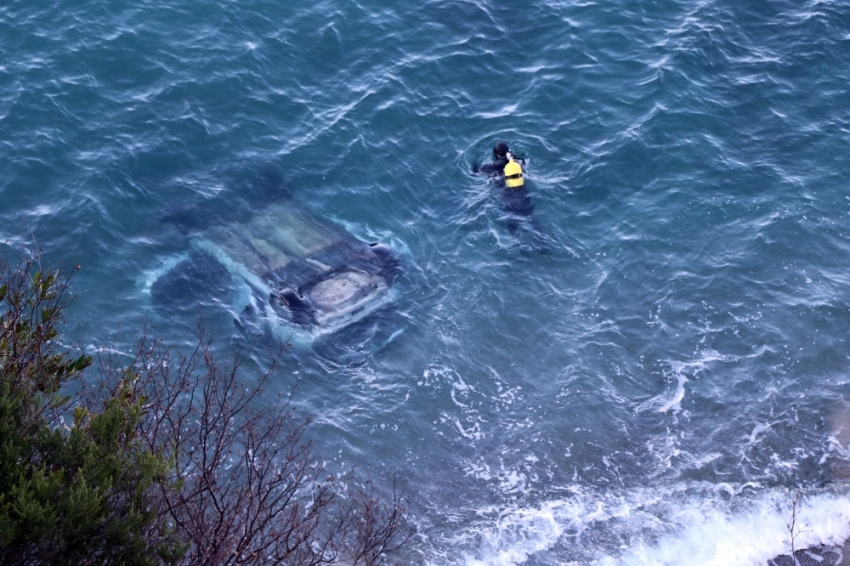 Otomobil 60 metreden denize uçtu, şoför kayıp