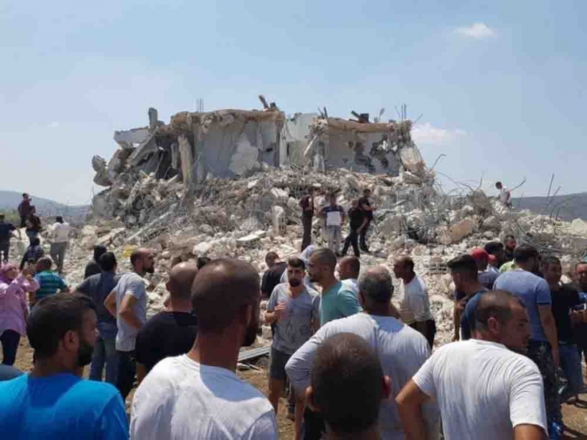 İşgalci İsrail polisi Filistinli ailenini evini yıktı