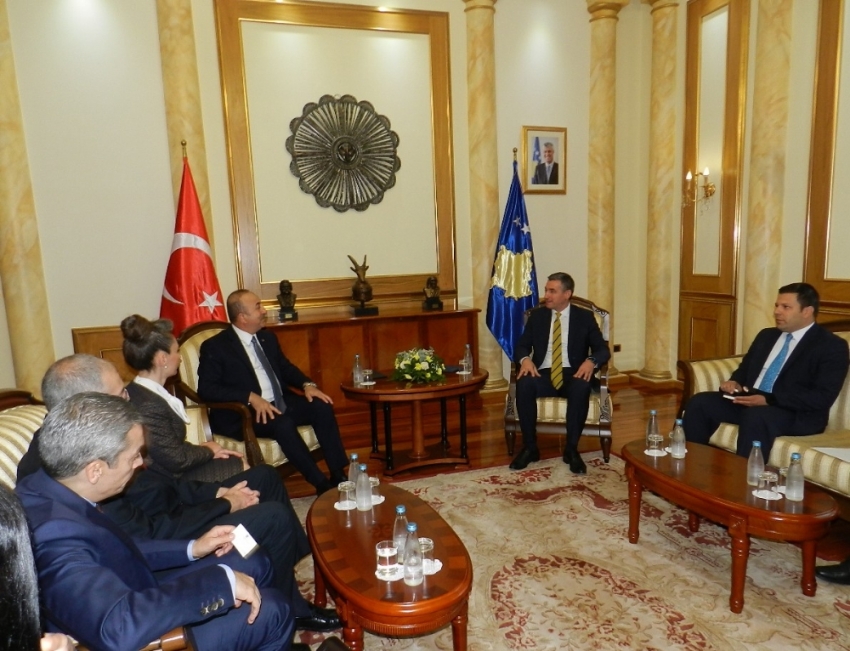 Çavuşoğlu Kosova Meclis Başkanı Veseli ile görüştü