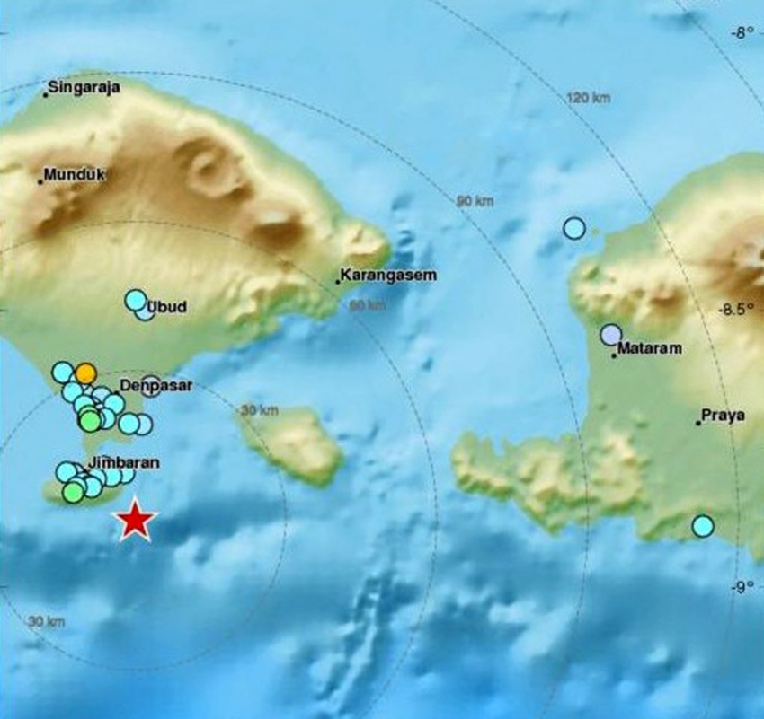 Endonezya’da 6.4 büyüklüğünde deprem