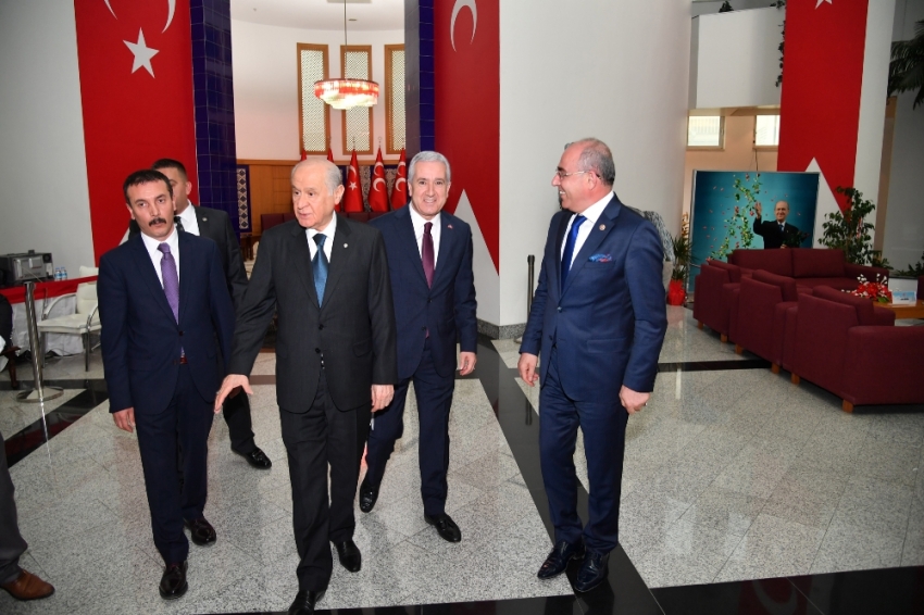 MHP Lideri Devlet Bahçeli: “Abdullah Gül’ün Başbakan’a uyması lazım diye düşünüyorum