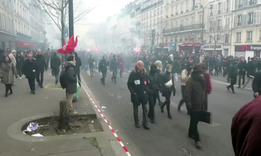 Fransa’da göstericiler ile polis çatıştı