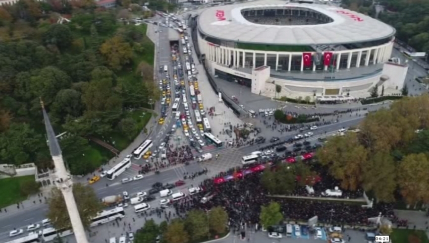 Dev Türk bayrağıyla binler Dolmabahçe’ye yürüdü