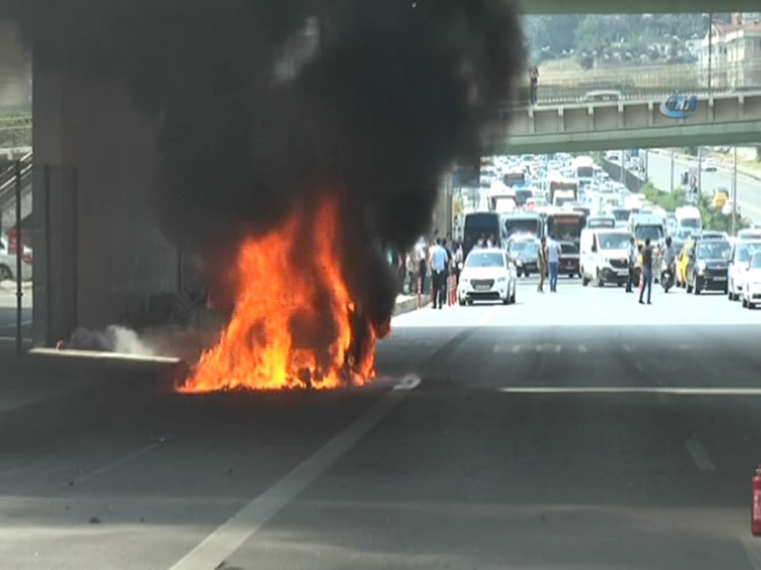 Kadıköy’de araç yangını