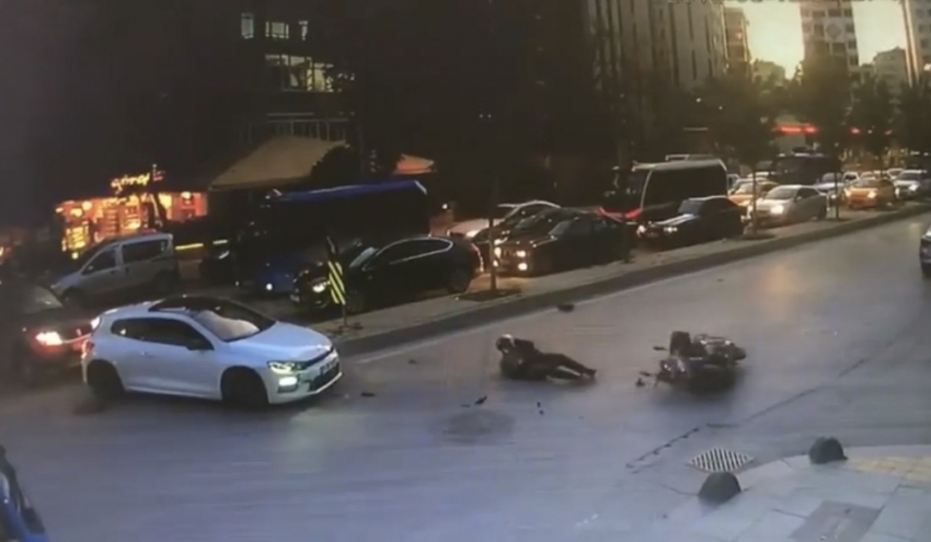 İstanbul’da motosiklet kazası kamerada
