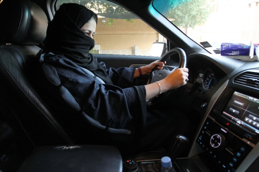 Suudi kadınlara yurt dışına seyahat özgürlüğü