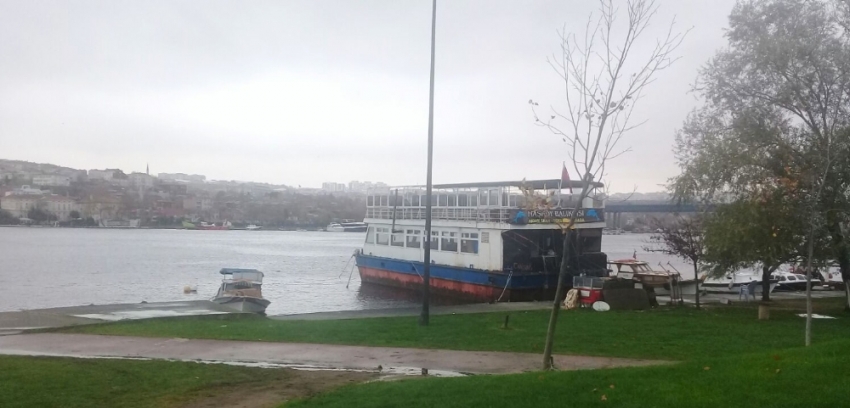 Gezi teknesine kumar baskını: 30 gözaltı