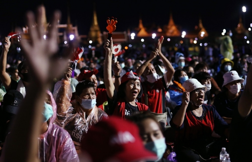 Tayland’da hükümet ve monarşi karşıtı protesto