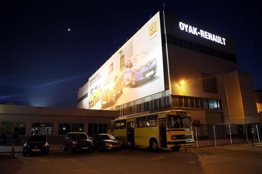 Renault işçisi, fabrikayı boşaltıyor