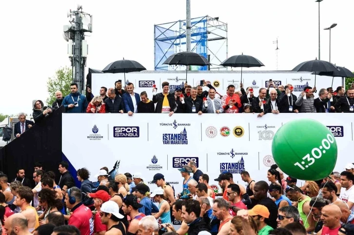AB Büyükelçisi Türkiye Delegasyon Başkanı İstanbul Yarı Maratonu’na katıldı