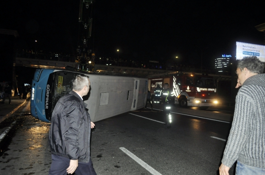 İstanbul’da halk otobüsü devrildi: 6 yaralı