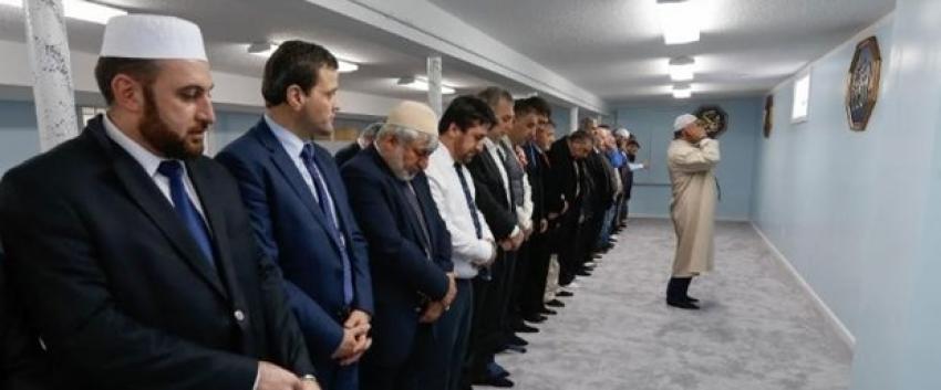 ABD'de Türk camisine taşlı saldırı