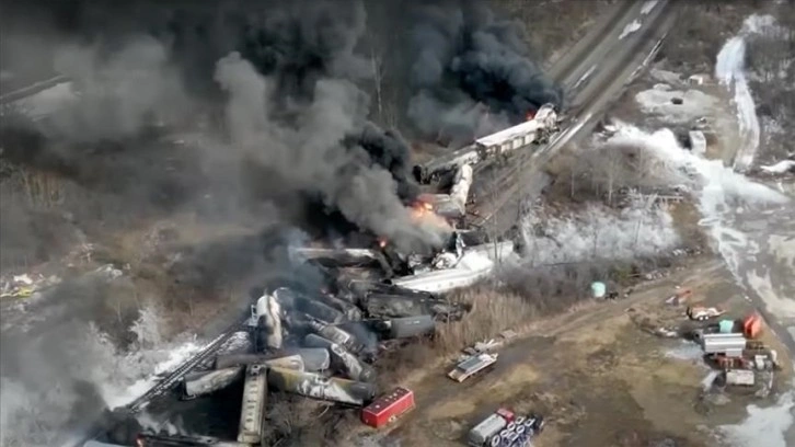 ABD'nin Ohio eyaletindeki tren kazasından yayılan kimyasal maddeler korkutuyor