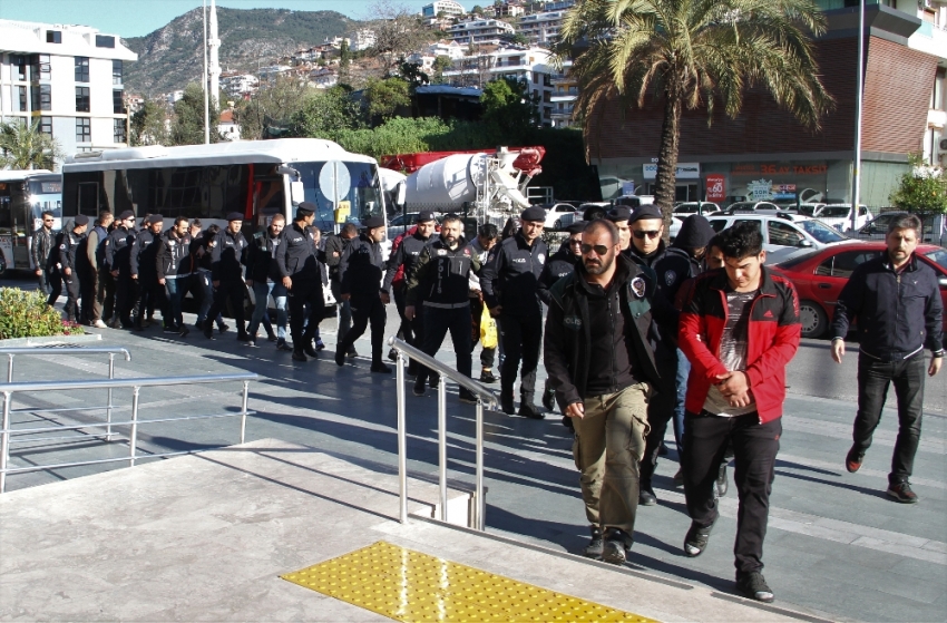 Antalya’da torbacı operasyonu: 16 tutuklama