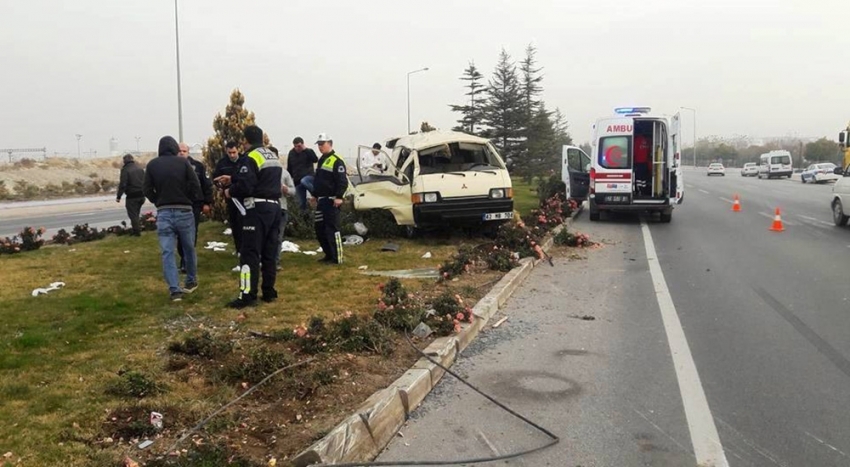 Suriyeli işçileri taşıyan minibüs devrildi: 7 yaralı