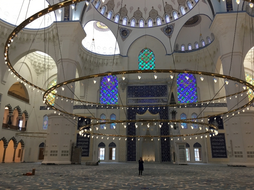 Çamlıca Camii’nde ilk sela okundu