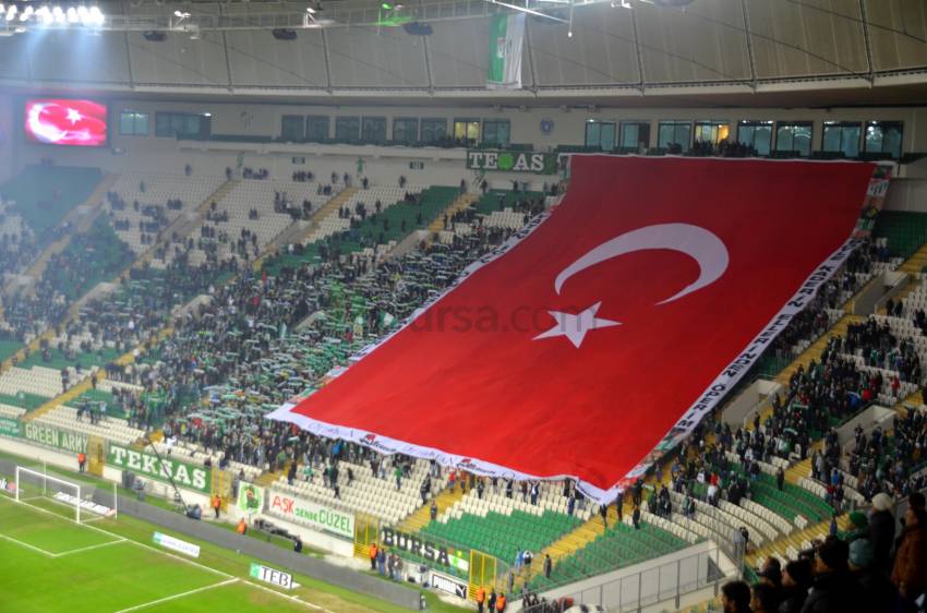 Timsah Arena'da dev Türk Bayrağı