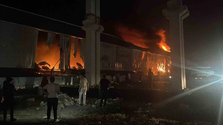 Adana’da fabrika yangını: Çok sayıda ekip bölgeye sevk edildi
