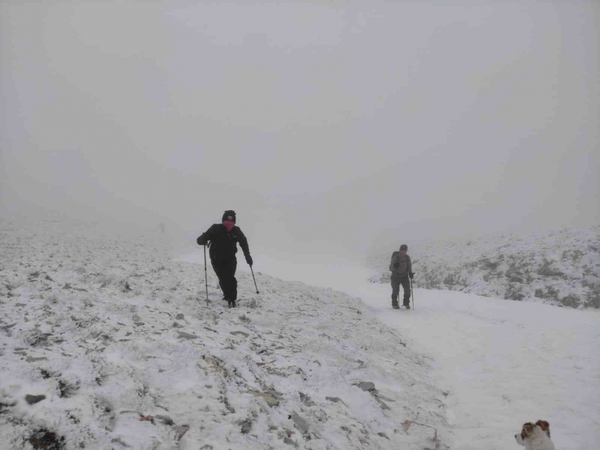 Bursalı dağcılardan Uludağ karla kaplı zirvesine 19 Mayıs yürüyüşü