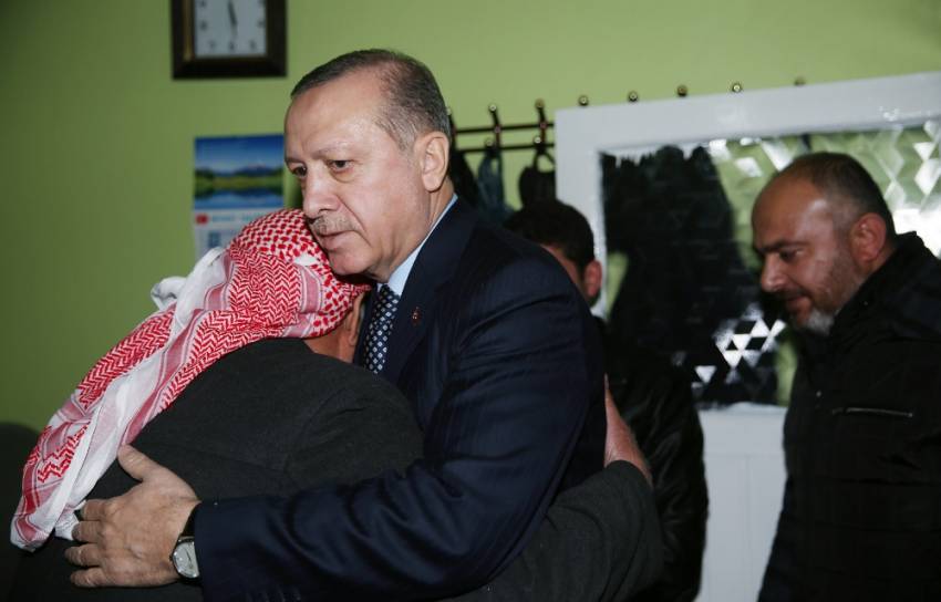 Cumhurbaşkanı Erdoğan’dan şehit polisin ailesine ziyaret