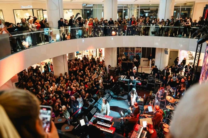 Akmerkez, 30’uncu yılını İzel-Çelik-Ercan konseri ile kutladı

