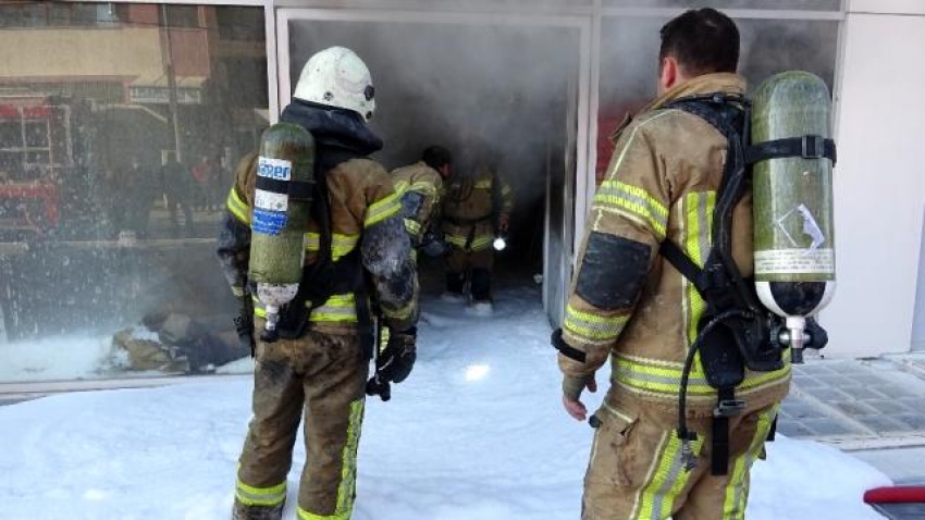 Bursa'da kimyasal ürünlerin bulunduğu depoda yangın