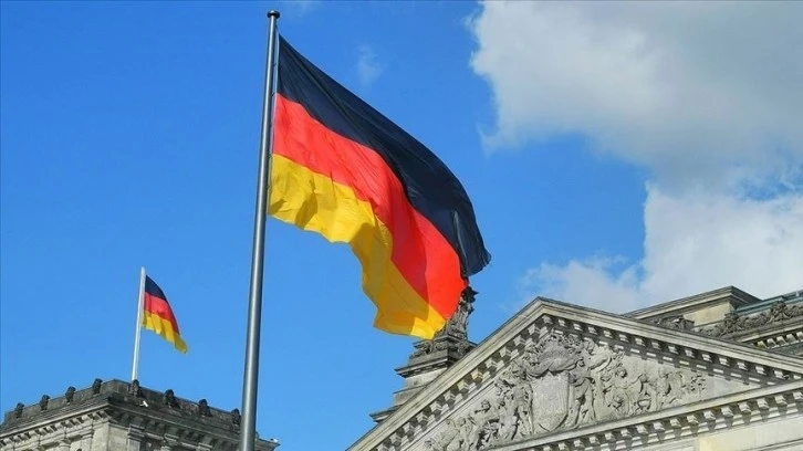 Almanya'da parlamentoyu ele geçirmek isteyen 25 kişi yakalandı