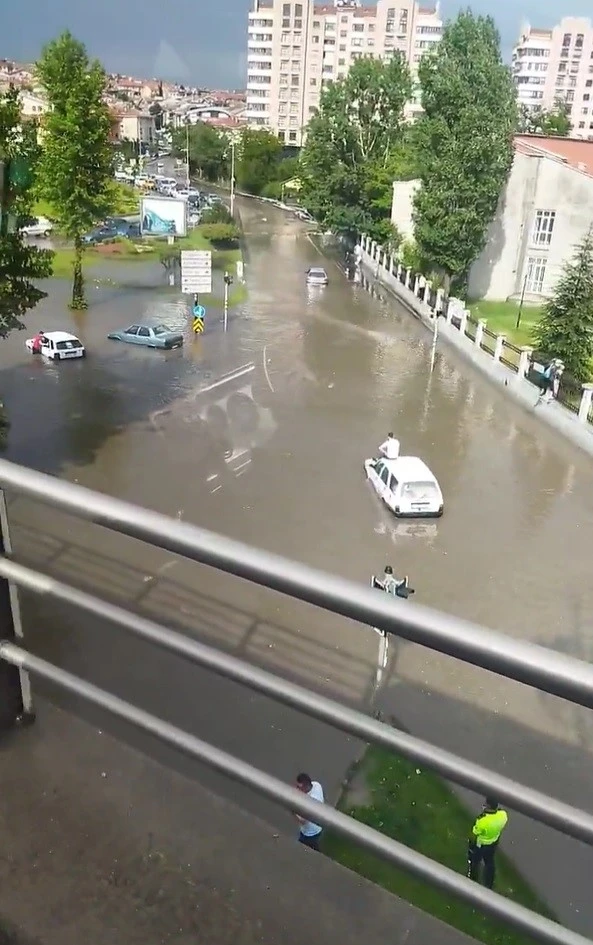 Ankara’da yağmur ve dolu etkili oldu
