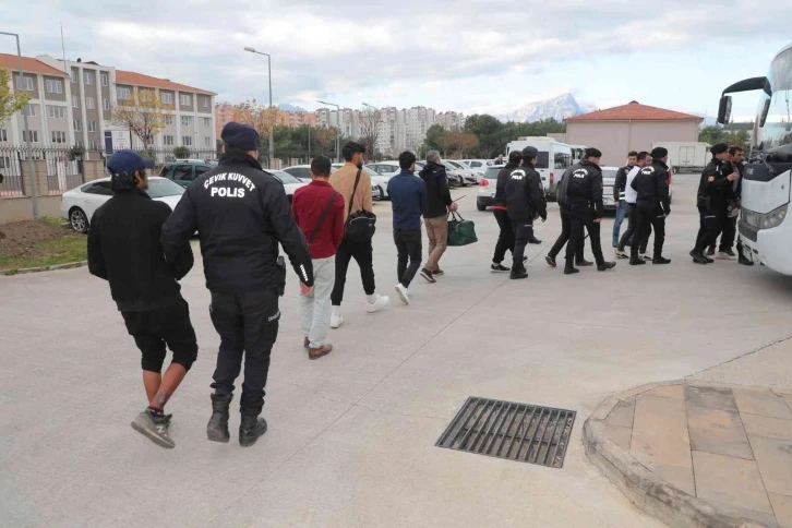 Antalya’da aranan 51 firari yakalandı
