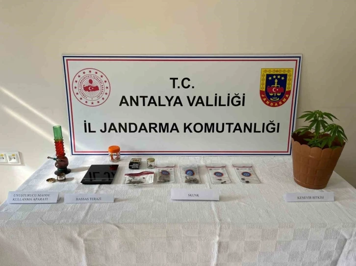 Antalya’da turizm bölgelerindeki uyuşturucu ticaretine operasyon: 16 gözaltı
