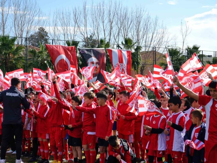 Antalyaspor Futbol Okulları Gelişim ve Kış Kampı tamamlandı
