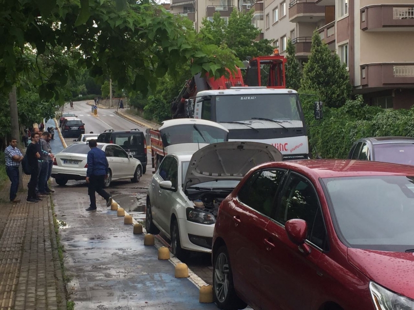 Bursa'da otomobiller sele kapıldı!
