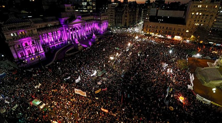 Arjantin’de kadınlar sokaklara döküldü