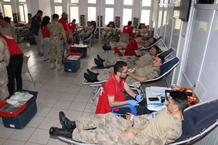 Askerler kan ve kök hücre bağışı yaptı
