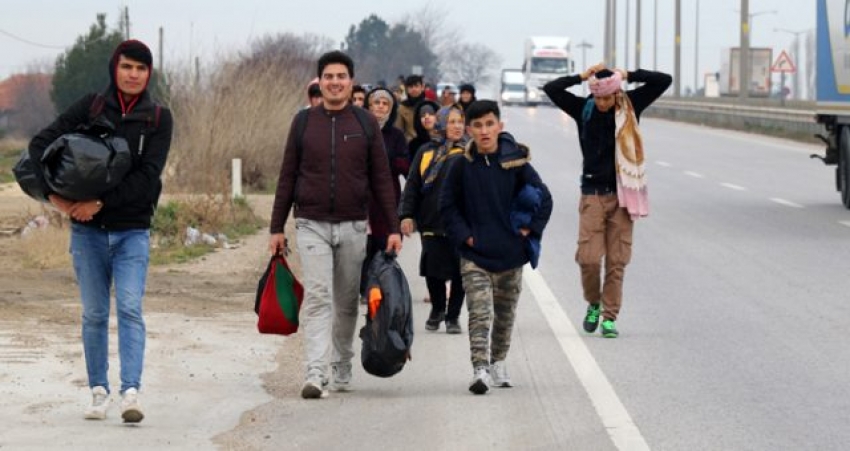 Suriyeliler Yunan sınırına akın ediyor