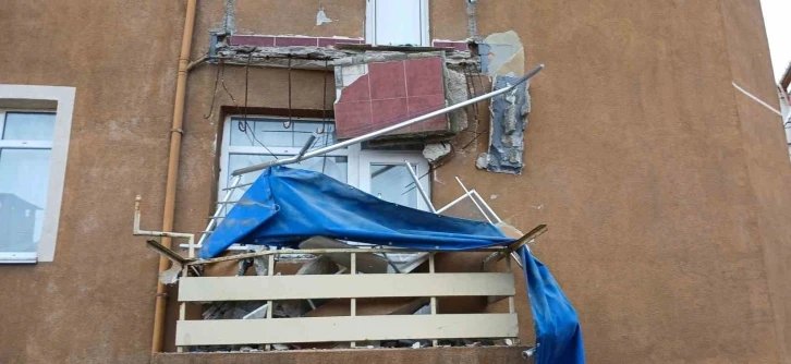 Avcılar’da balkonu çöken 6 katlı binanın tahliyesine karar verildi
