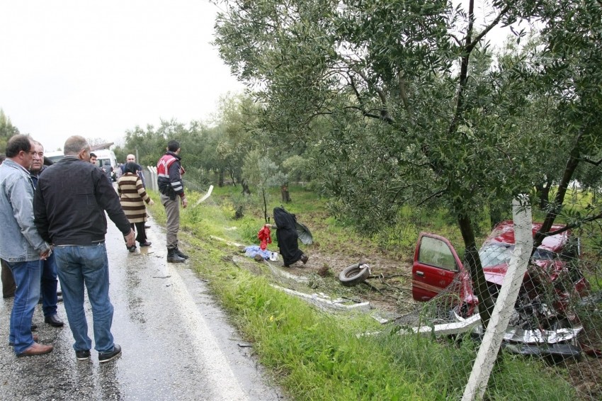 Bursa'da TIR ile çarpışan kamyonette can pazarı: 1 ölü, 5 yaralı