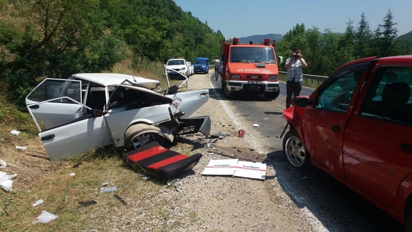 Bursa'da hatalı sollama kazası: 10 yaralı