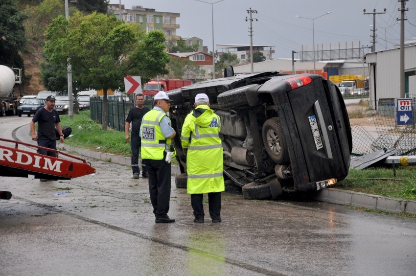 Bursa'da kaza! 3 yaralı