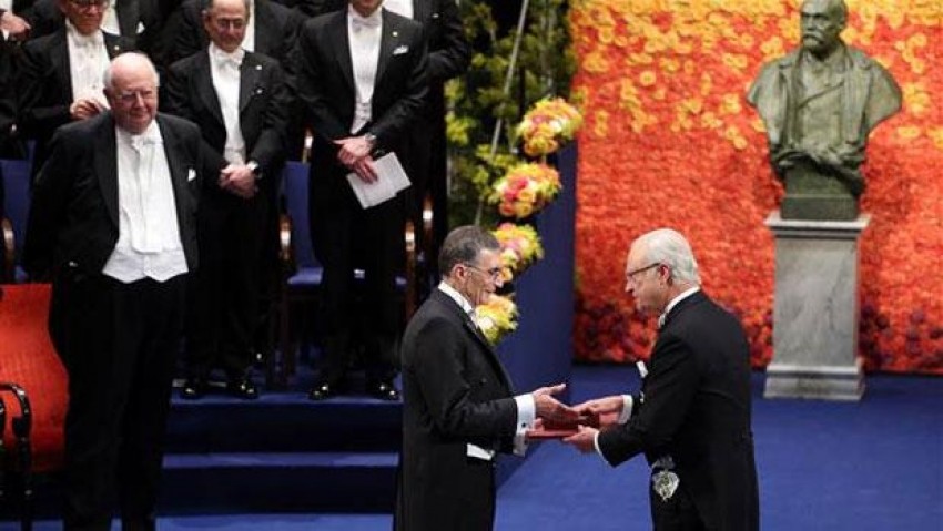 Aziz Sancar Nobel Kimya Ödülü'nü teslim aldı