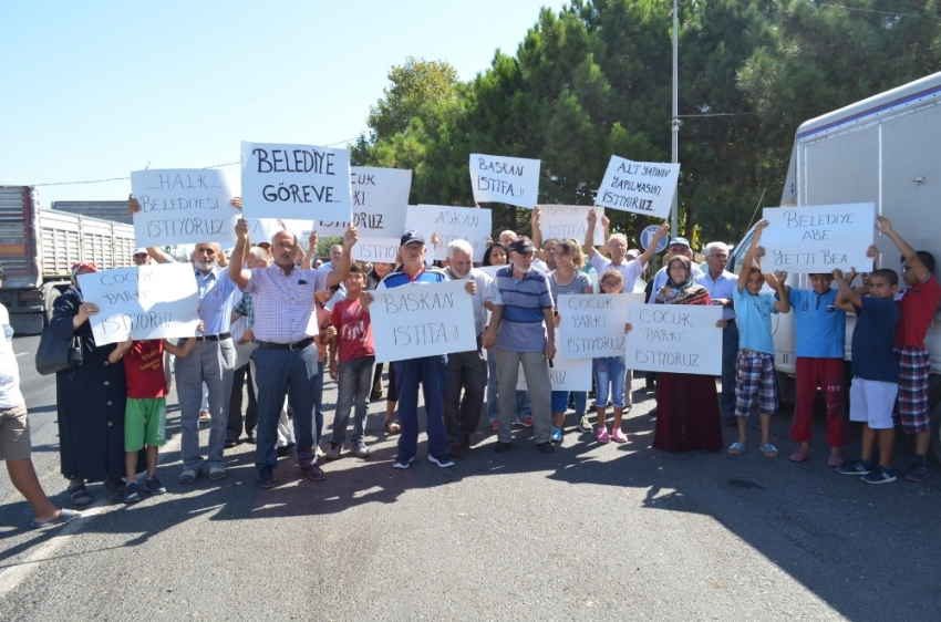 Halk CHP’li belediyeye yürüdü, başkanı istifaya çağırdı