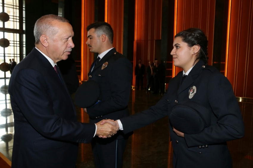 Cumhurbaşkanı Erdoğan, polislerin bayramını kutladı