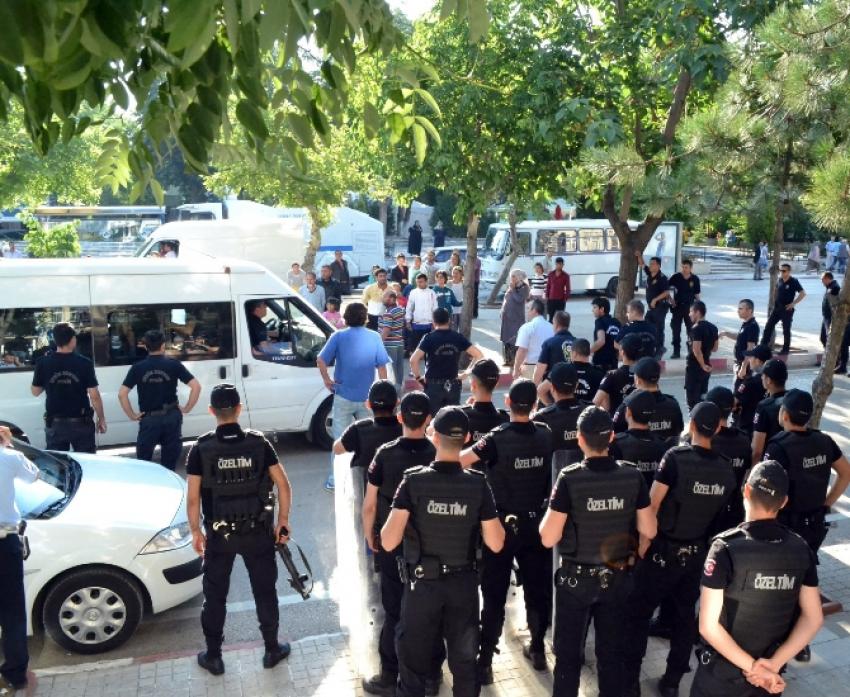 700 polisle huzur operasyonu: 44 gözaltı