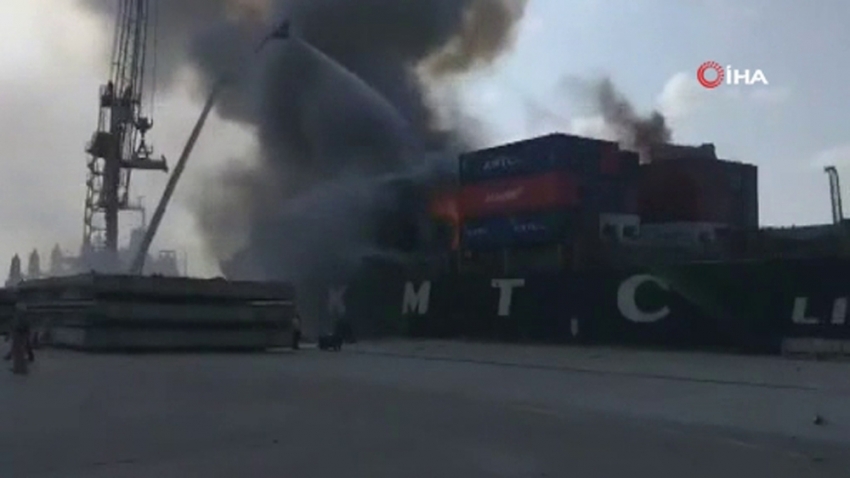 Tayland’da kimyasal madde taşıyan gemi yandı, en az 50 kişi hastaneye kaldırıldı