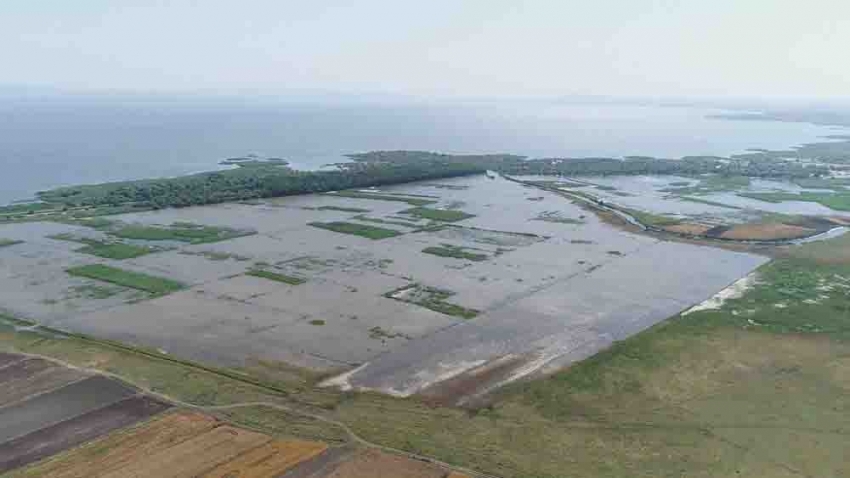 Su altında kalan tarım arazileri havadan görüntülendi