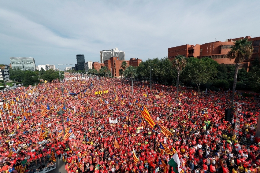 1 milyon Katalan sokaklarda